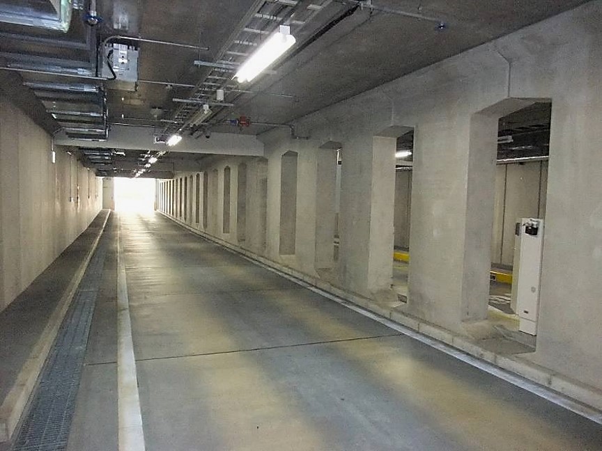 地下駐車場連絡通路